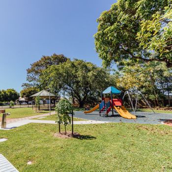 Magpies Park Shelter and Play Equipment