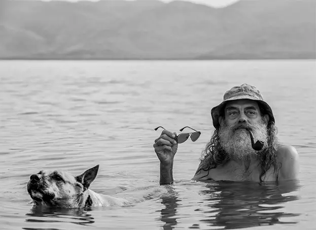 Chrissy Maguire, Monty and his Man &ndash; Pipe, avoiding Box Jellies by standing still, 2016