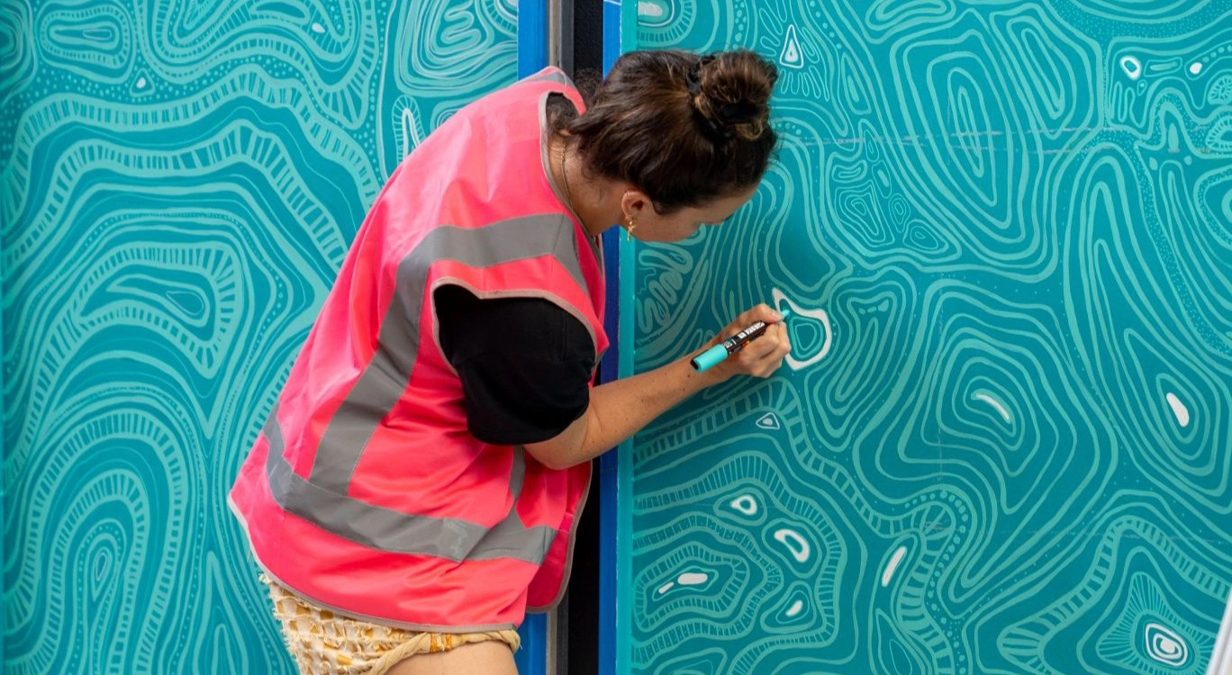 Georgie Dunn with artwork Bommy Bonanza