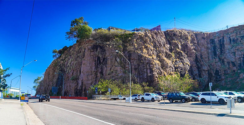 The Sturt Street Cutting rockface stabilisation will require the temporary closure of one inbound lane on Sturt Street.