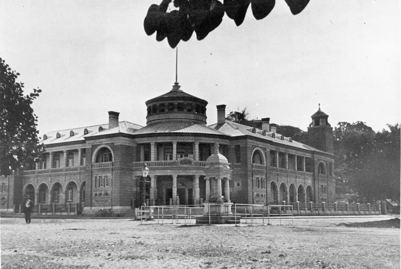The WJ Castling fountain in original position. Image courtesy of Townsville Citylibraries.