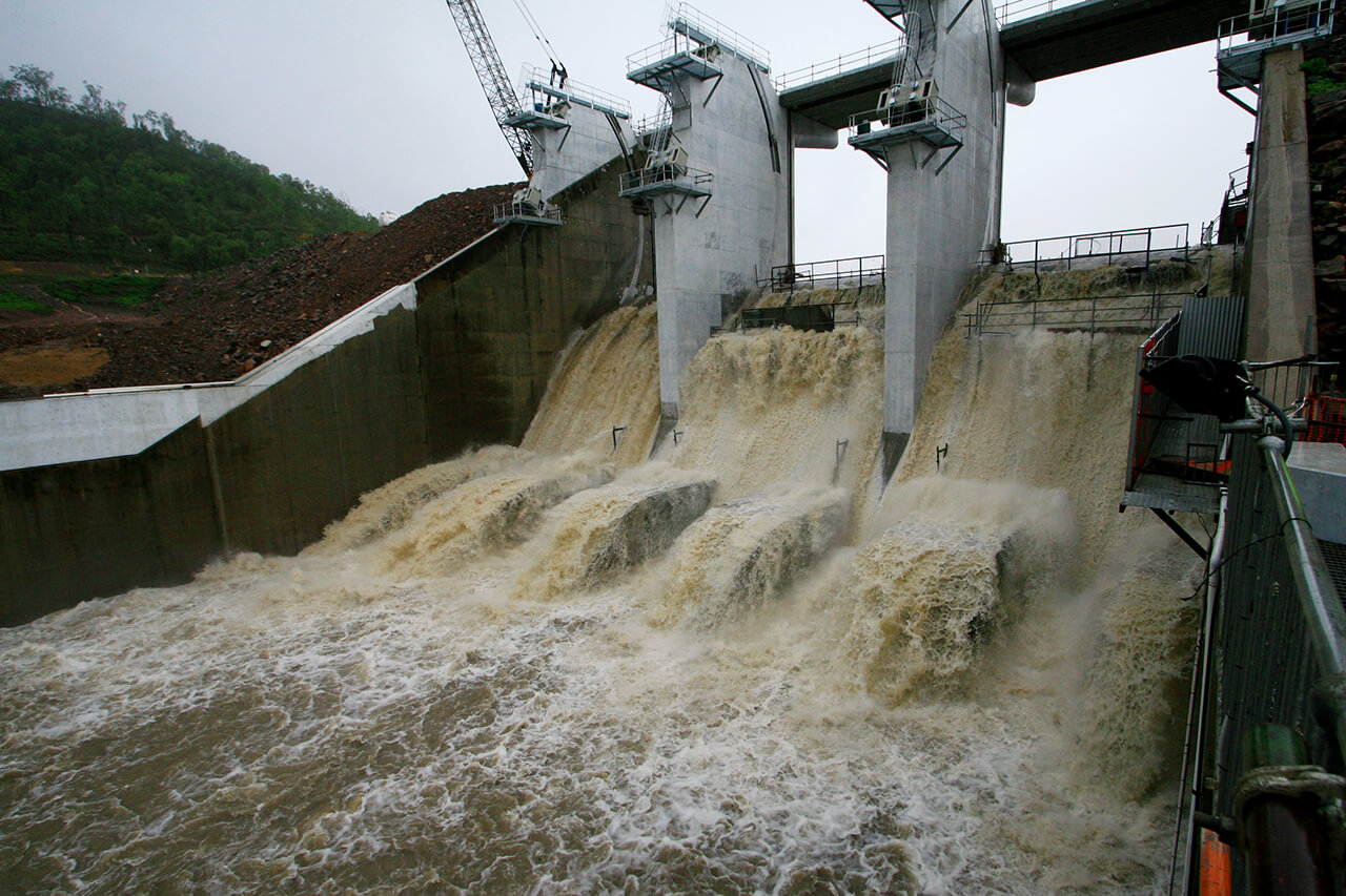 Ross River Dam - Spilling during upgrade (2007)