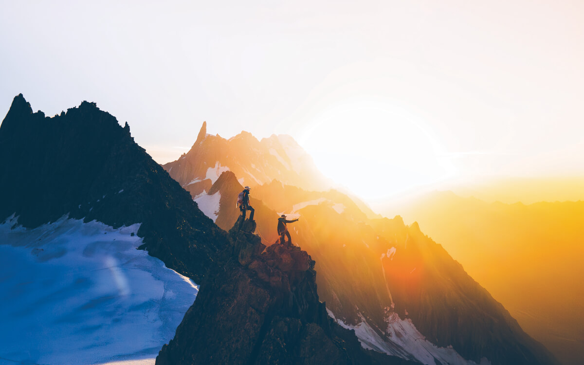2 skiers on Banff Mountain