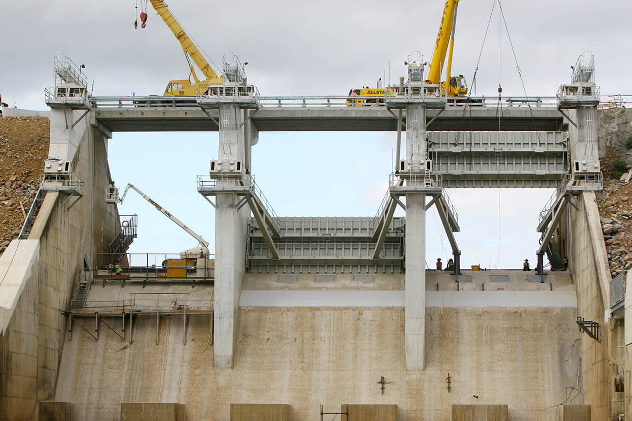 Ross River Dam - Installation of radial gates (2008)