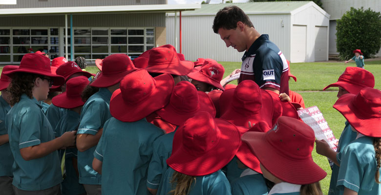 Queensland Reds player Luke Jones meeting with schoolkids from Holy Spirit School