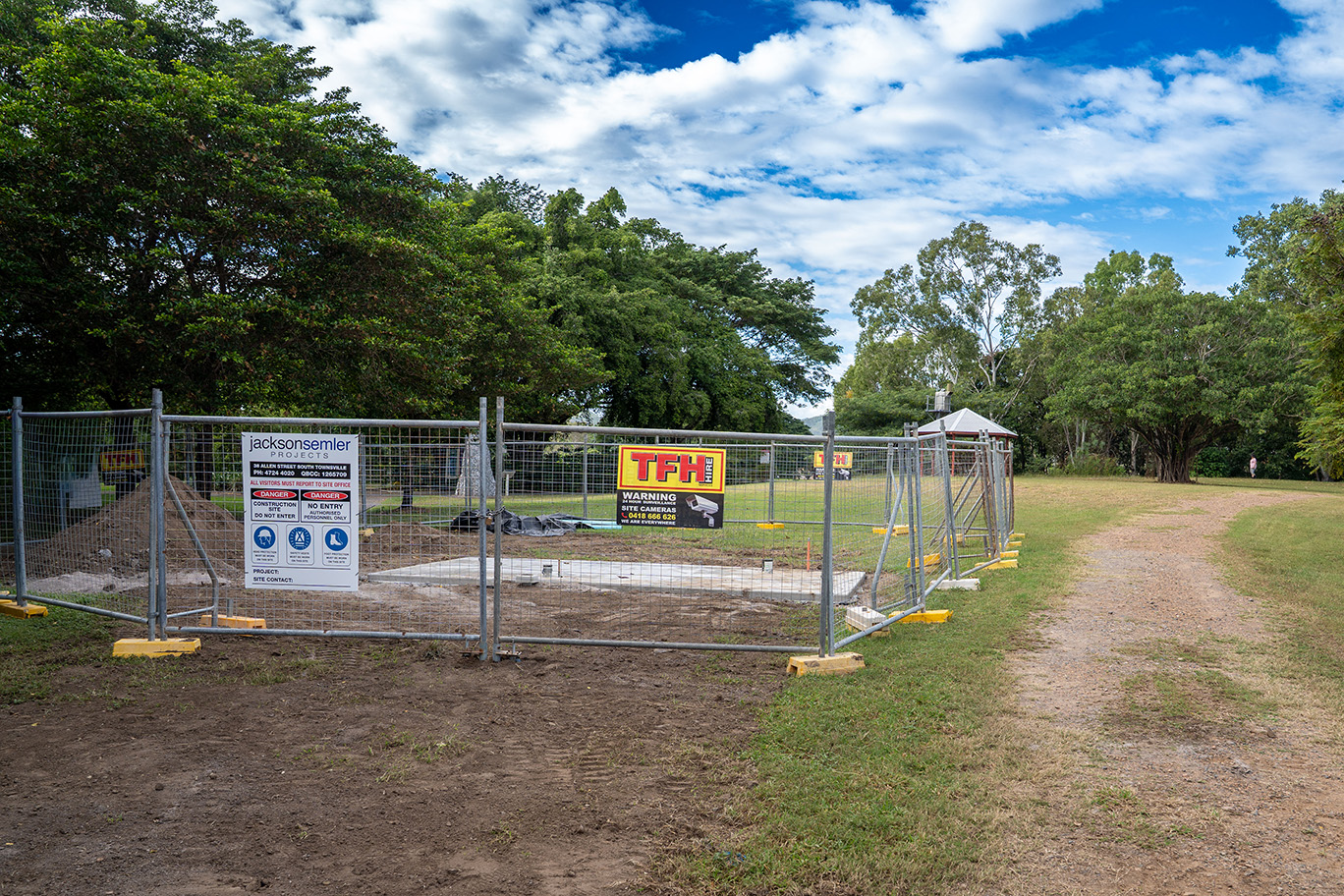 Aplins Weir Rotary Park Toilet Block site.